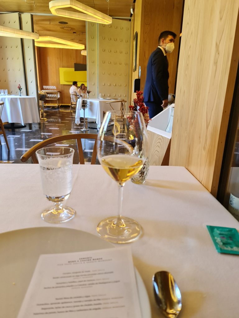 abarra-un-restaurante-que-brilla-y-vibra-en-madrid