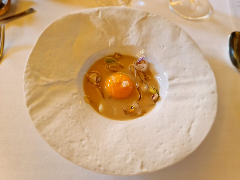 abarra-un-restaurante-que-brilla-y-vibra-en-madrid