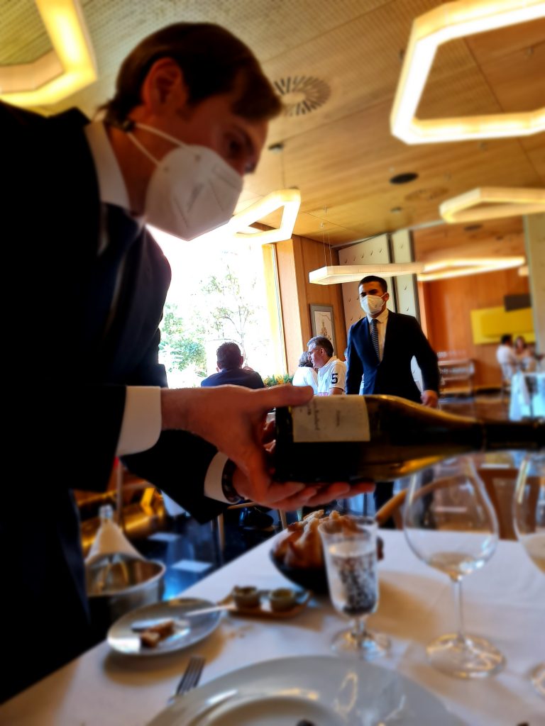 abarra-un-restaurante-que-brilla-y-vibra-en-madrid