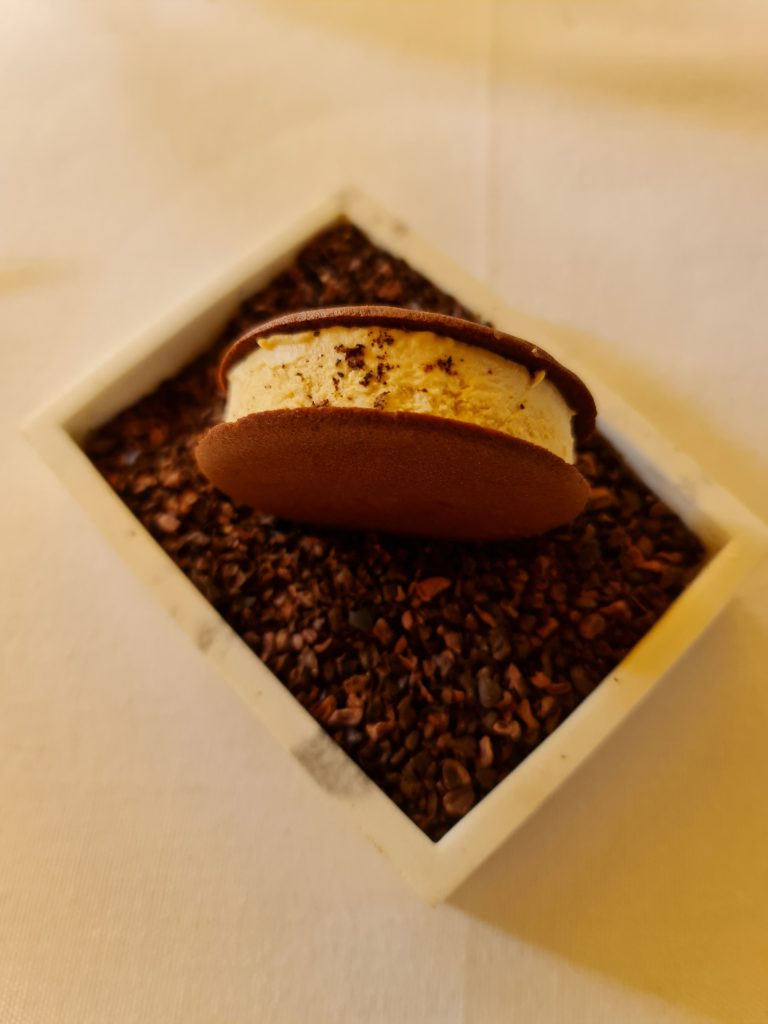 abarra-un-restaurante-que-brilla-y-vibra-en-madrid